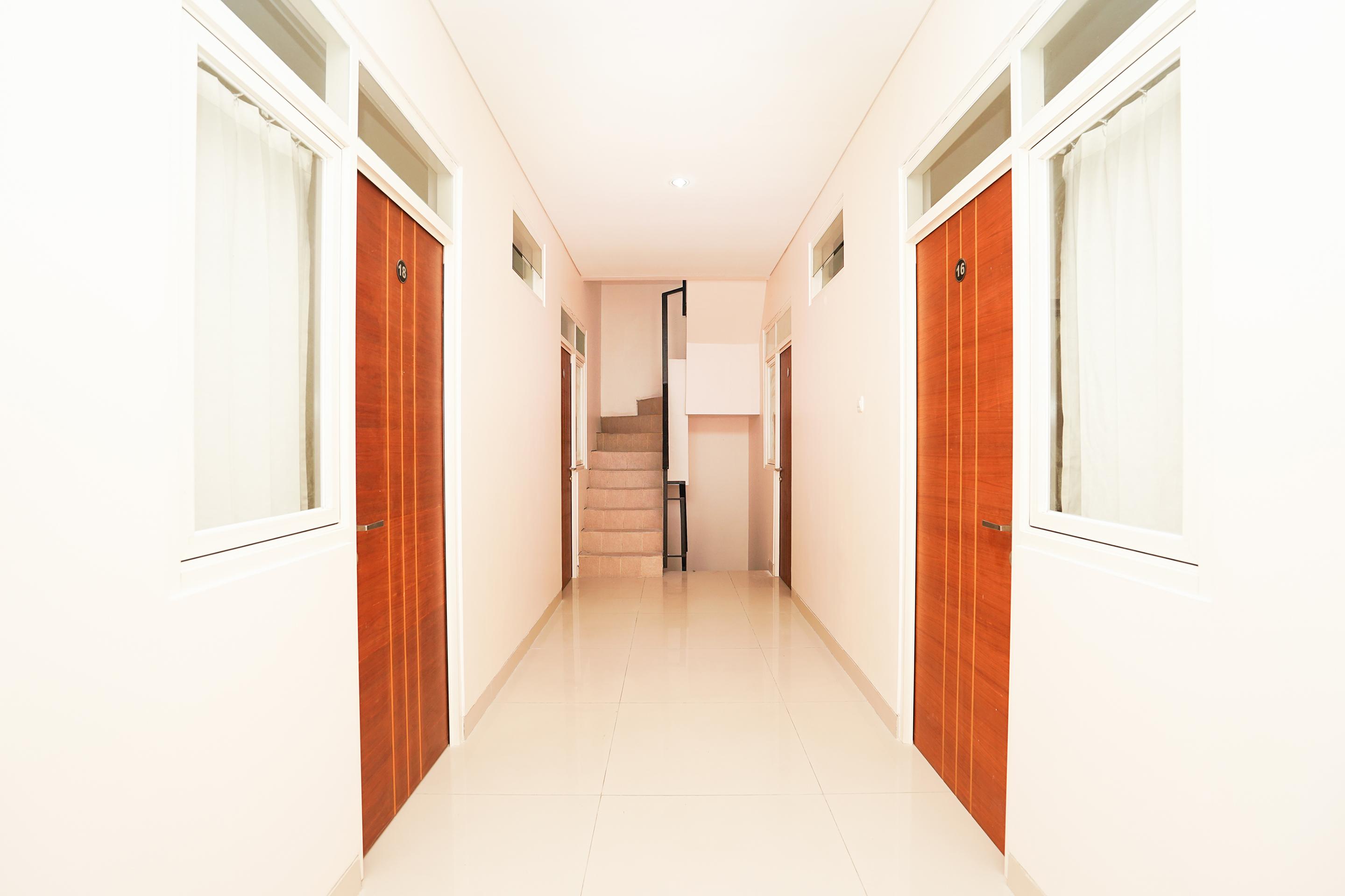 Oyo 782 Menjangan Residence At Citraland 1 Surabaya Luaran gambar