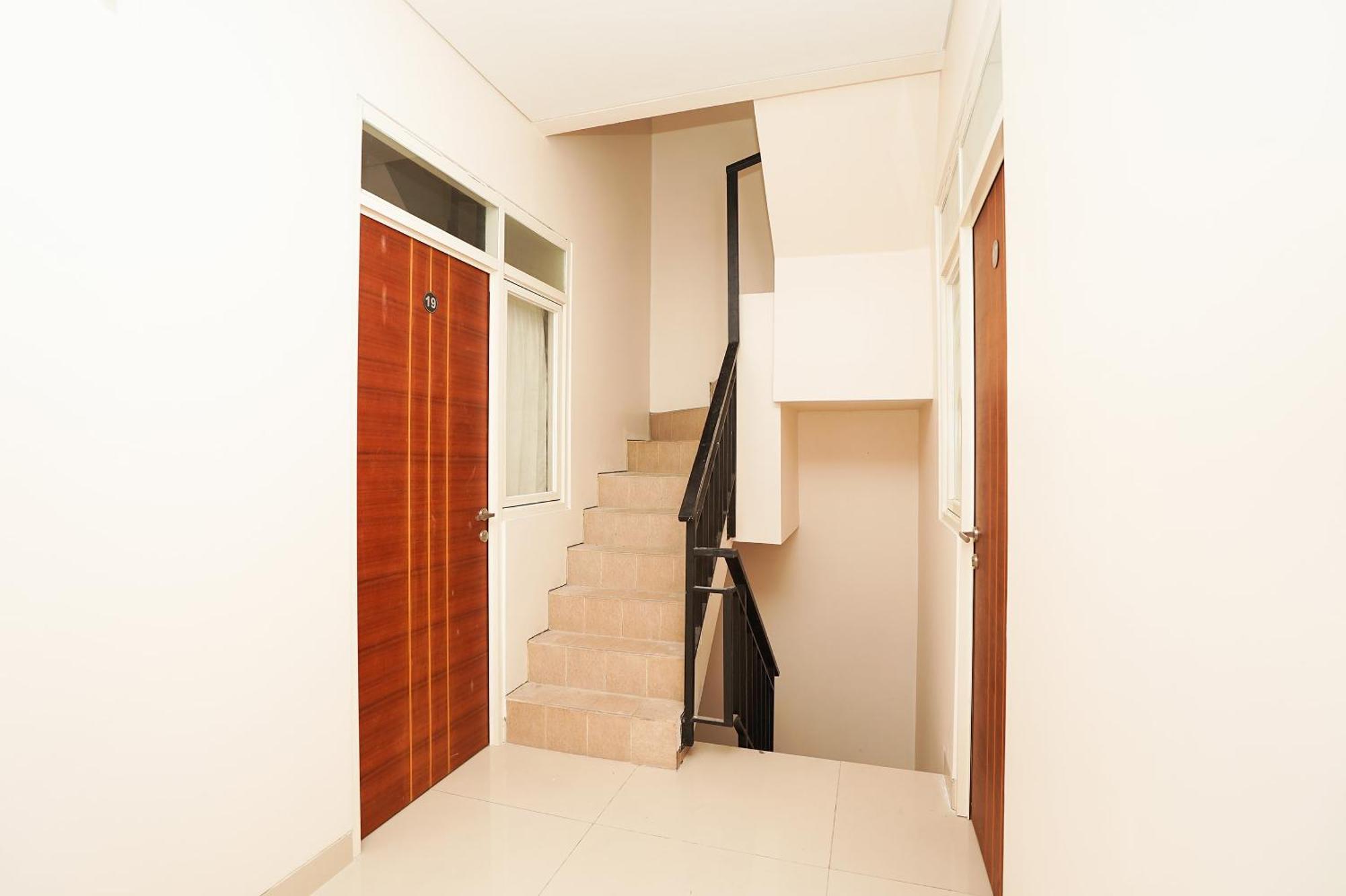 Oyo 782 Menjangan Residence At Citraland 1 Surabaya Luaran gambar
