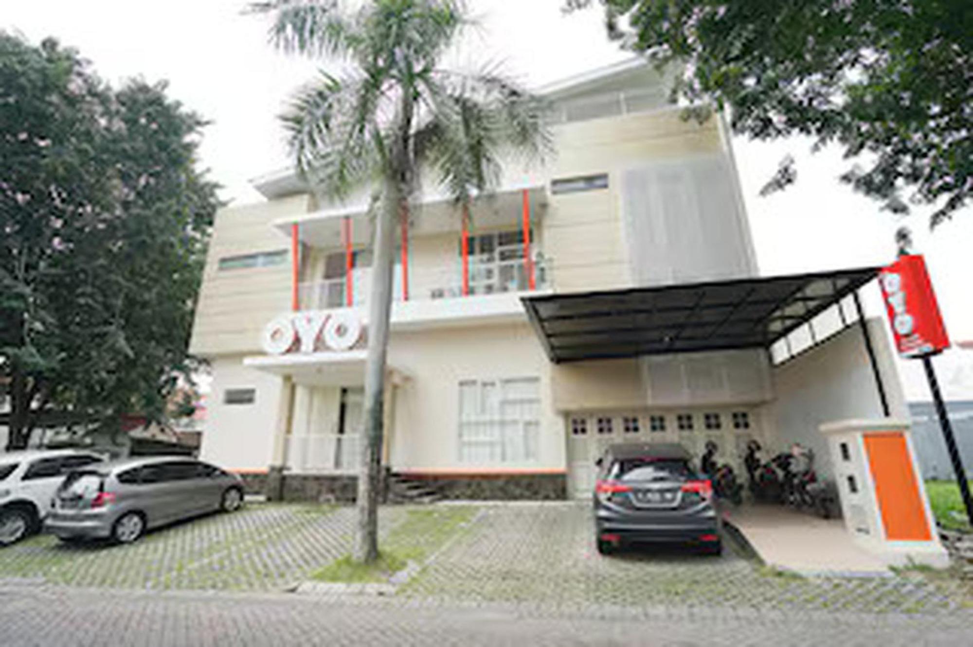 Oyo 782 Menjangan Residence At Citraland 1 Surabaya Luaran gambar