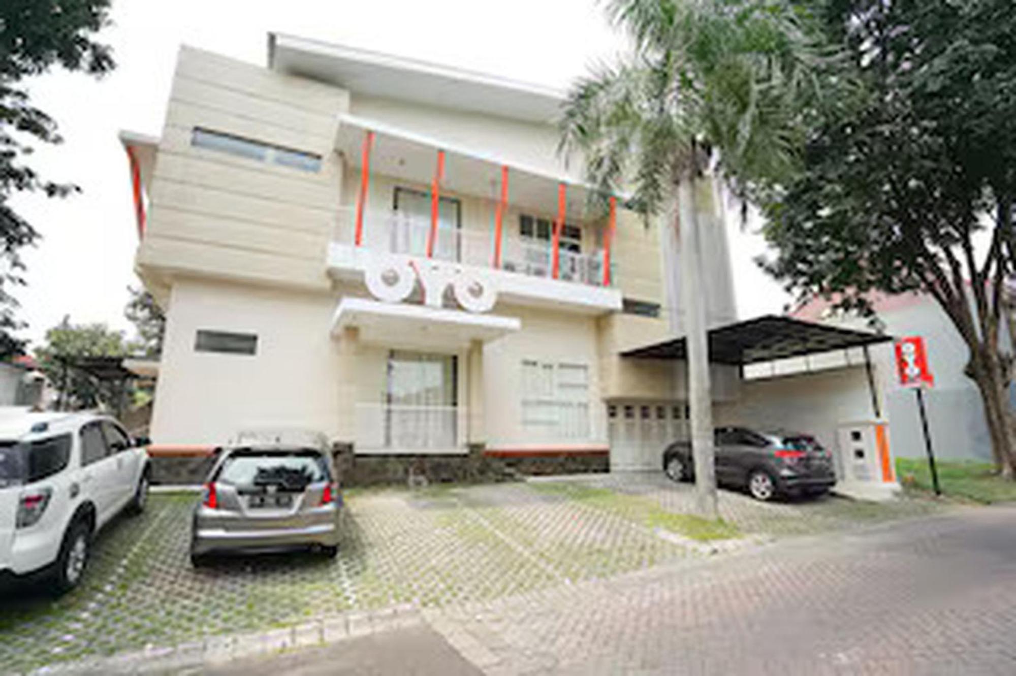 Oyo 782 Menjangan Residence At Citraland 1 Surabaya Luaran gambar